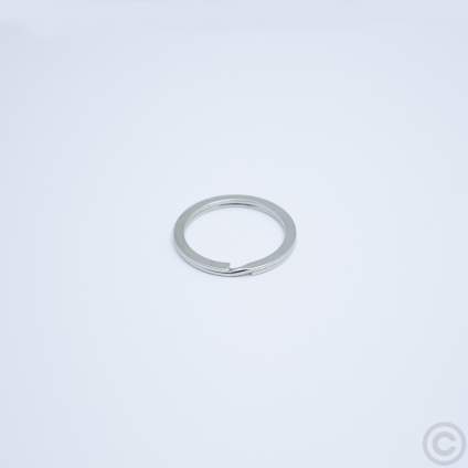 Nyckelringar/Nyckelring platt 25mm Keyring flat 1320-25-f-j20.jpg Nyckelringar/Nyckelring platt 25mm Keyring flat 1320-25-f-j20.jpg